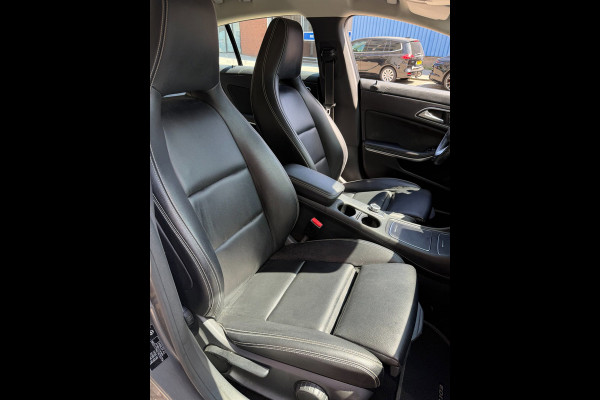 Mercedes-Benz CLA-Klasse Shooting Brake 180 AMG - Automaat I Airco I Sport pakket I LED I PDC I 1/2 Leer I Dealer onderhouden