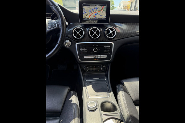 Mercedes-Benz CLA-Klasse Shooting Brake 180 AMG - Automaat I Airco I Sport pakket I LED I PDC I 1/2 Leer I Dealer onderhouden