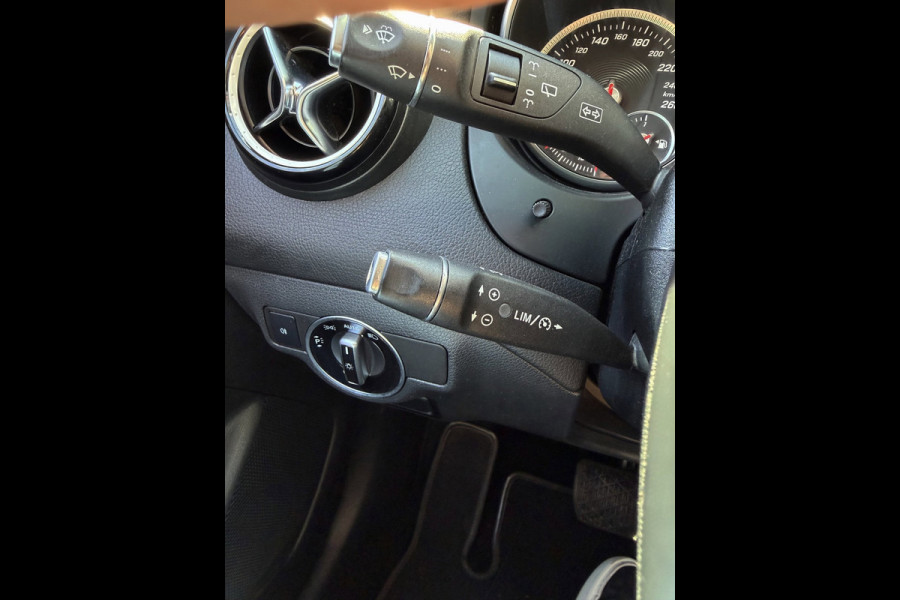Mercedes-Benz CLA-Klasse Shooting Brake 180 AMG - Automaat I Airco I Sport pakket I LED I PDC I 1/2 Leer I Dealer onderhouden