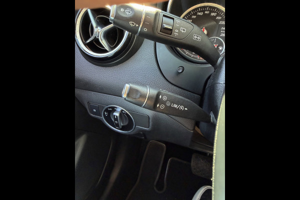 Mercedes-Benz CLA-Klasse Shooting Brake 180 AMG - Automaat I Airco I Sport pakket I LED I PDC I 1/2 Leer I Dealer onderhouden