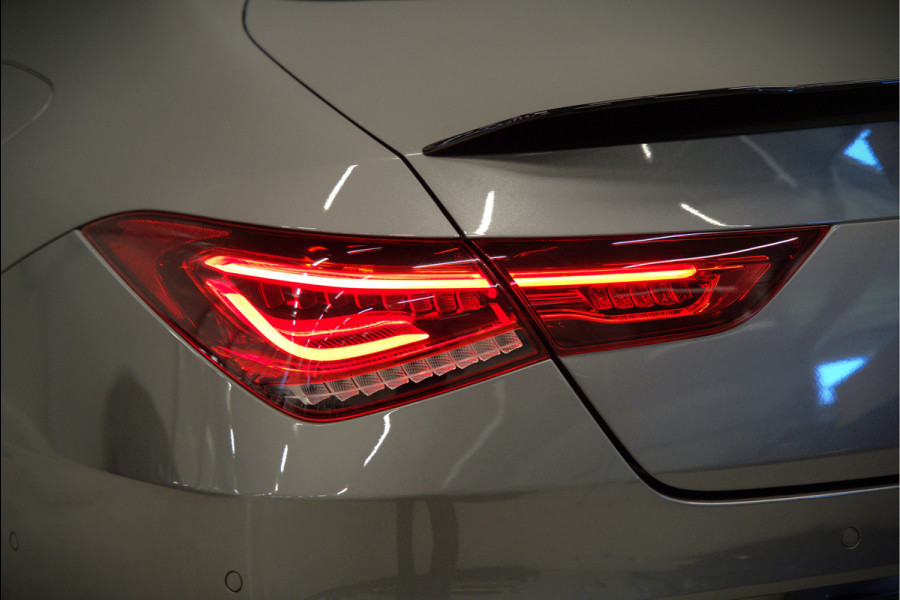 Mercedes-Benz CLA-Klasse 180 Business Solution AMG | Stoelverwarming | Parkeersensoren | Navigatie | Cruise Control | Ambiance Verlichting | Keyless | Camera | Climate Control
