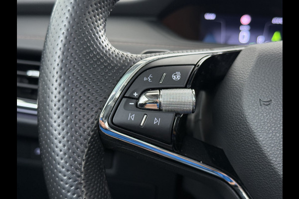 Škoda ENYAQ iV 60 Panoramadak Leder Stuur+Stoel+Achterbankverwarming 3-Zone Ecc Navi Apple Carplay Android Auto Draadloze Telefoonlader SOH 90.6% Elek.Achterklep Privacy Glas Lmv 20" Led Pdc Isofix DAB Lane Assist Dealeronderhouden Origineel Nederlandse Auto Zeer Compleet