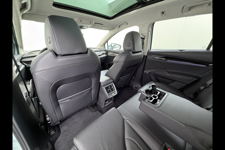 Škoda ENYAQ iV 60 Panoramadak Leder Stuur+Stoel+Achterbankverwarming 3-Zone Ecc Navi Apple Carplay Android Auto Draadloze Telefoonlader SOH 90.6% Elek.Achterklep Privacy Glas Lmv 20" Led Pdc Isofix DAB Lane Assist Dealeronderhouden Origineel Nederlandse Auto Zeer Compleet