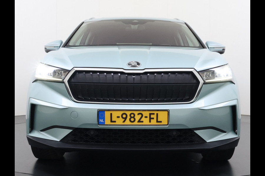 Škoda ENYAQ iV 60 Panoramadak Leder Stuur+Stoel+Achterbankverwarming 3-Zone Ecc Navi Apple Carplay Android Auto Draadloze Telefoonlader SOH 90.6% Elek.Achterklep Privacy Glas Lmv 20" Led Pdc Isofix DAB Lane Assist Dealeronderhouden Origineel Nederlandse Auto Zeer Compleet