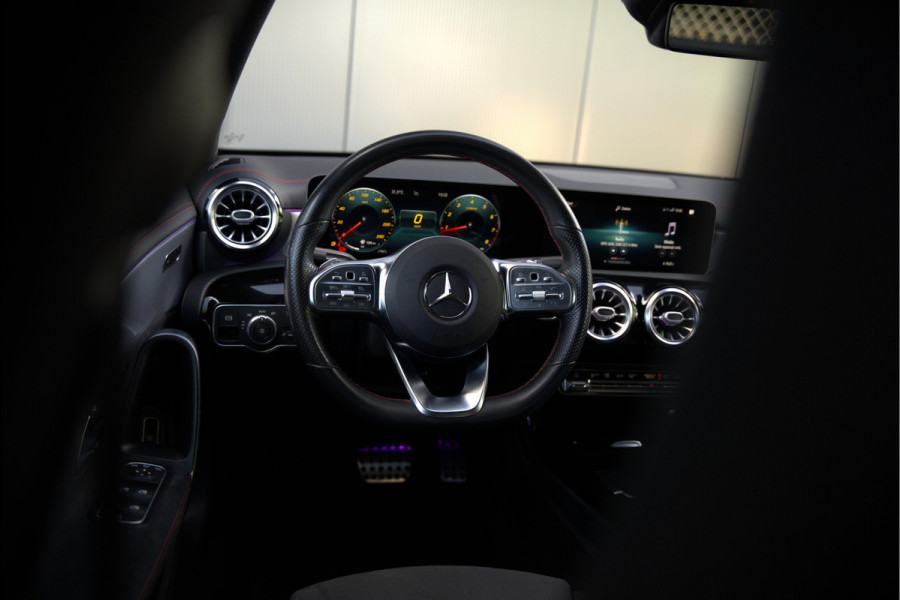 Mercedes-Benz CLA-Klasse 180 Business Solution AMG | Stoelverwarming | Parkeersensoren | Navigatie | Cruise Control | Ambiance Verlichting | Keyless | Camera | Climate Control