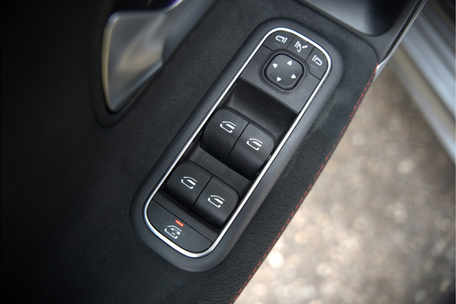 Mercedes-Benz CLA-Klasse 180 Business Solution AMG | Stoelverwarming | Parkeersensoren | Navigatie | Cruise Control | Ambiance Verlichting | Keyless | Camera | Climate Control