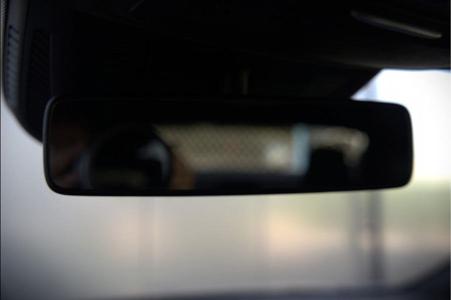 Mercedes-Benz CLA-Klasse 180 Business Solution AMG | Stoelverwarming | Parkeersensoren | Navigatie | Cruise Control | Ambiance Verlichting | Keyless | Camera | Climate Control