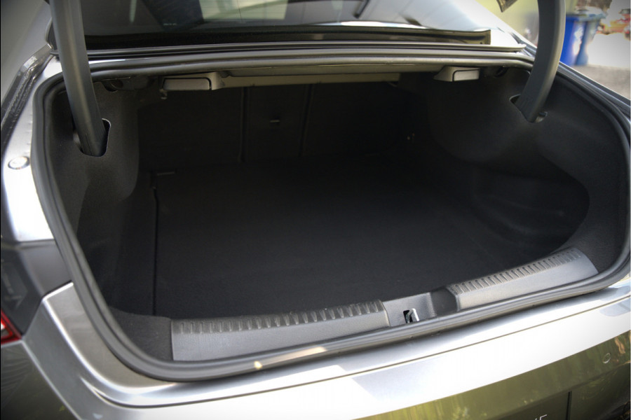 Mercedes-Benz CLA-Klasse 180 Business Solution AMG | Stoelverwarming | Parkeersensoren | Navigatie | Cruise Control | Ambiance Verlichting | Keyless | Camera | Climate Control