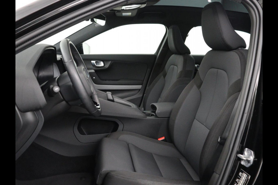 Polestar 2 Standard Range Single Motor 63kWh | SOH 89.9% | Warmtepomp | Panoramadak | Trekhaak | SOH 89.9% | Warmtepomp | Panoramadak | Trekhaak | 360 camera | Harman/Kardon | Memory | Full LED | Plus Pack