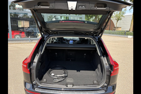 Volvo XC60 2.0 T8 Plug-in hybrid AWD Ultra Dark 12 MND. BOVAG GARANTIE | PANORAMA DAK | ACHTERUITRIJ CAMERA | BOWERS & WILKINS | MEM. SEATS | STOEL+STUUR VERWARMING |