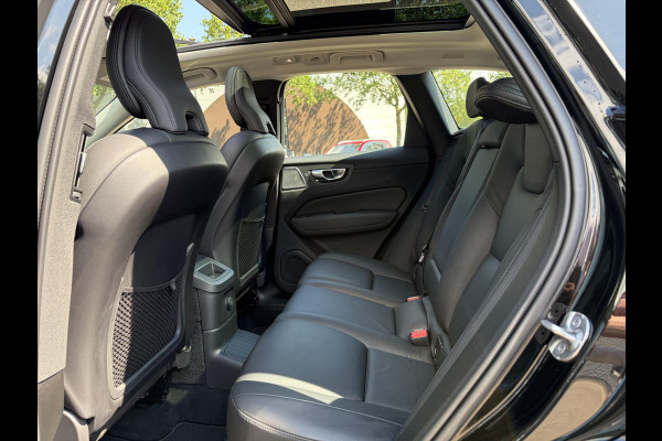 Volvo XC60 2.0 T8 Plug-in hybrid AWD Ultra Dark 12 MND. BOVAG GARANTIE | PANORAMA DAK | ACHTERUITRIJ CAMERA | BOWERS & WILKINS | MEM. SEATS | STOEL+STUUR VERWARMING |