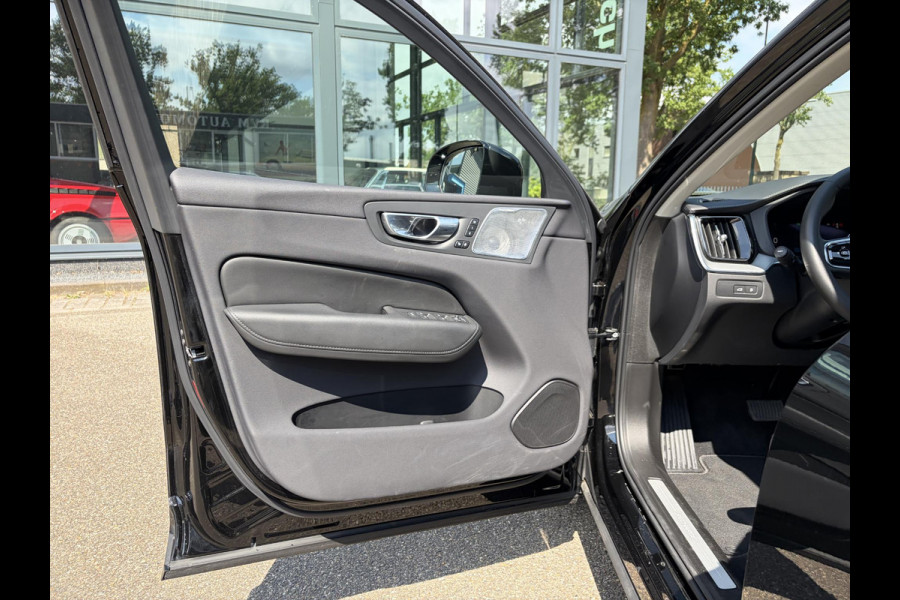 Volvo XC60 2.0 T8 Plug-in hybrid AWD Ultra Dark 12 MND. BOVAG GARANTIE | PANORAMA DAK | ACHTERUITRIJ CAMERA | BOWERS & WILKINS | MEM. SEATS | STOEL+STUUR VERWARMING |