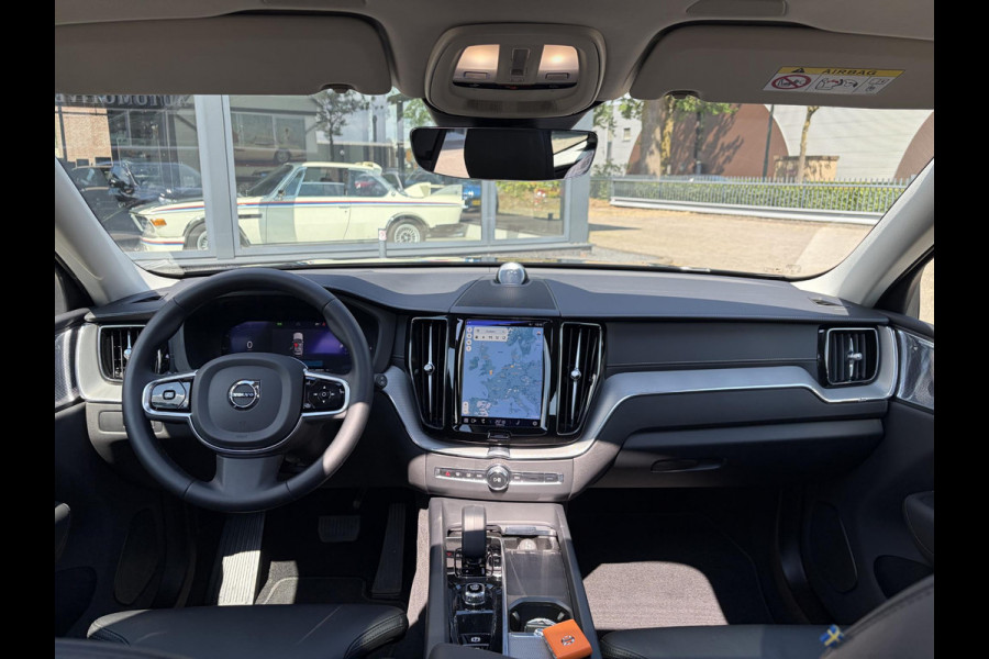 Volvo XC60 2.0 T8 Plug-in hybrid AWD Ultra Dark 12 MND. BOVAG GARANTIE | PANORAMA DAK | ACHTERUITRIJ CAMERA | BOWERS & WILKINS | MEM. SEATS | STOEL+STUUR VERWARMING |