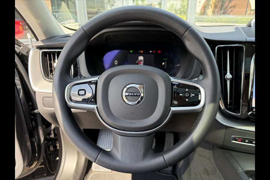 Volvo XC60 2.0 T8 Plug-in hybrid AWD Ultra Dark 12 MND. BOVAG GARANTIE | PANORAMA DAK | ACHTERUITRIJ CAMERA | BOWERS & WILKINS | MEM. SEATS | STOEL+STUUR VERWARMING |