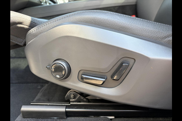 Volvo XC60 2.0 T8 Plug-in hybrid AWD Ultra Dark 12 MND. BOVAG GARANTIE | PANORAMA DAK | ACHTERUITRIJ CAMERA | BOWERS & WILKINS | MEM. SEATS | STOEL+STUUR VERWARMING |