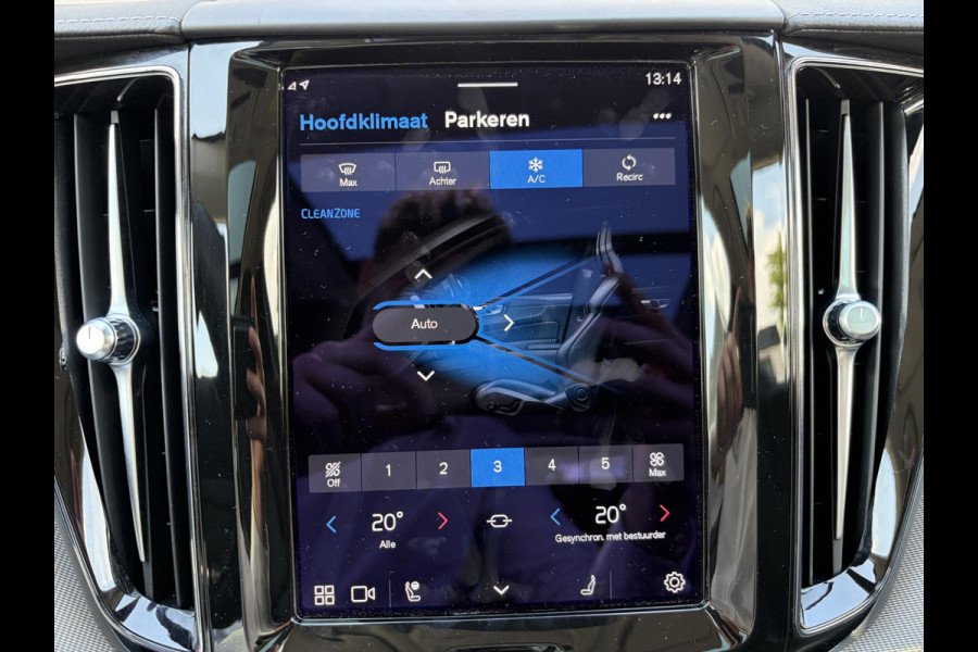 Volvo XC60 2.0 T8 Plug-in hybrid AWD Ultra Dark 12 MND. BOVAG GARANTIE | PANORAMA DAK | ACHTERUITRIJ CAMERA | BOWERS & WILKINS | MEM. SEATS | STOEL+STUUR VERWARMING |