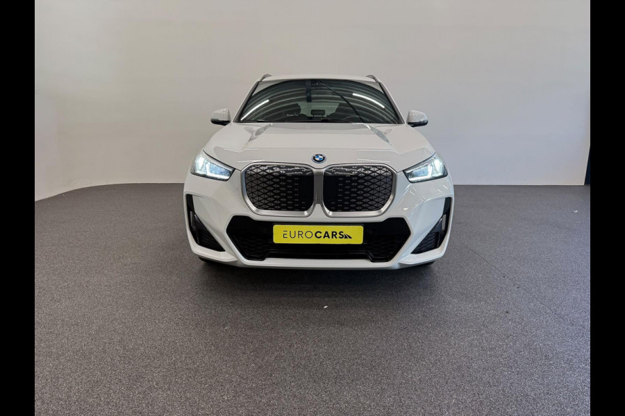 BMW iX1 eDrive20 67 kWh M Sport Edition 204pk Camera PDC Stoelverwarming Navi Hifi 18 inch M Velgen Adaptief M Onderstel