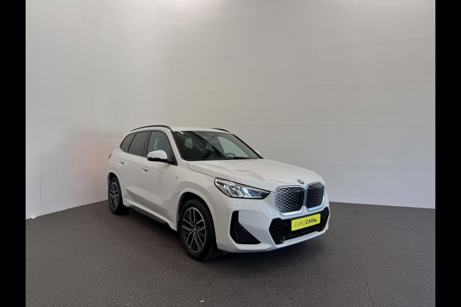 BMW iX1 eDrive20 67 kWh M Sport Edition 204pk Camera PDC Stoelverwarming Navi Hifi 18 inch M Velgen Adaptief M Onderstel