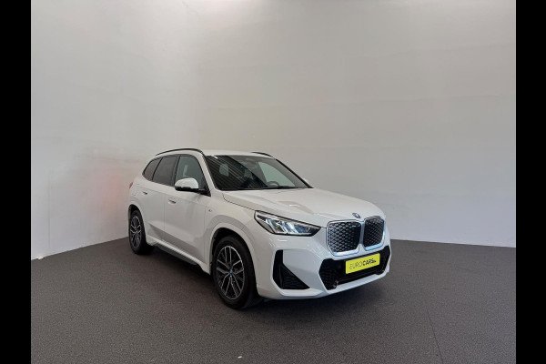BMW iX1 eDrive20 67 kWh M Sport Edition 204pk Camera PDC Stoelverwarming Navi Hifi 18 inch M Velgen Adaptief M Onderstel
