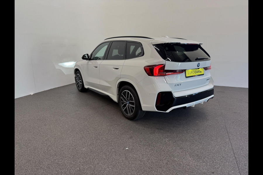 BMW iX1 eDrive20 67 kWh M Sport Edition 204pk Camera PDC Stoelverwarming Navi Hifi 18 inch M Velgen Adaptief M Onderstel
