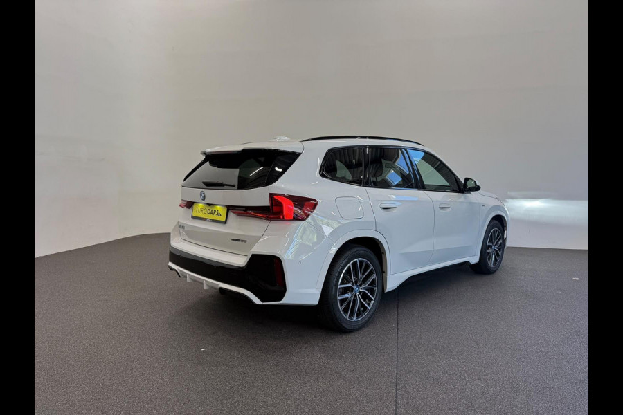 BMW iX1 eDrive20 67 kWh M Sport Edition 204pk Camera PDC Stoelverwarming Navi Hifi 18 inch M Velgen Adaptief M Onderstel