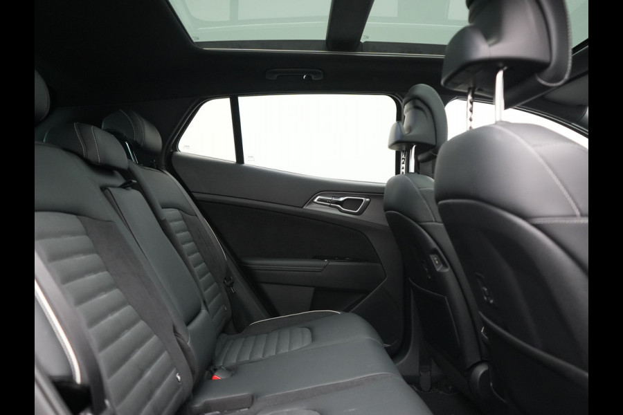 Kia Sportage 1.6 T-GDi AWD GT-PlusLine PHEV 265pk Dealer O.H. | Panodak | Adaptive Cruise | 360 Camera | Harman / Kardon | Lederen Sportstoelen Ventilatie & Memory | Keyless | Blis | Stoelen & Stuur Verwarmd | Sfeerverlichting | Apple Carplay | 19"L.M | Plug In Hybrid |