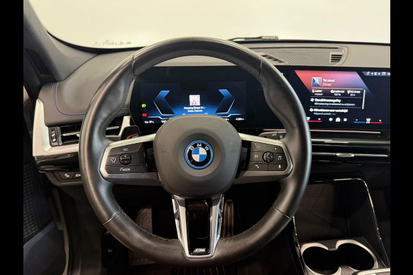BMW iX1 eDrive20 67 kWh M Sport Edition 204pk Camera PDC Stoelverwarming Navi Hifi 18 inch M Velgen Adaptief M Onderstel