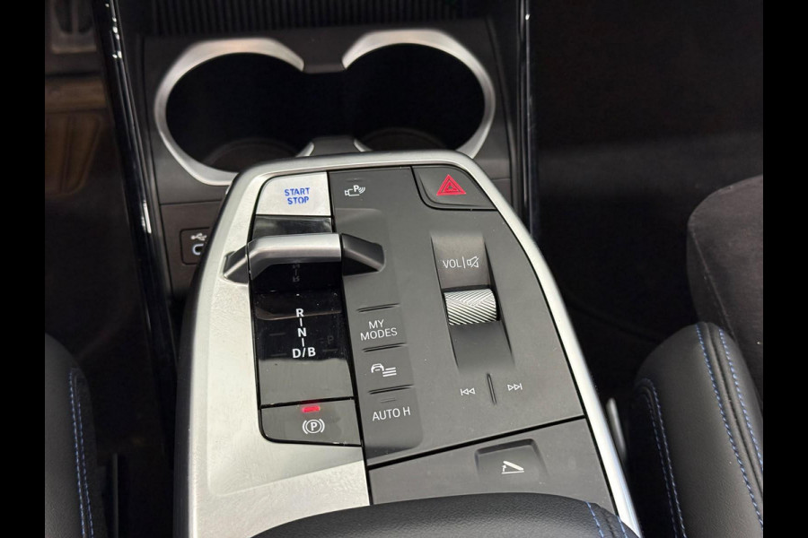 BMW iX1 eDrive20 67 kWh M Sport Edition 204pk Camera PDC Stoelverwarming Navi Hifi 18 inch M Velgen Adaptief M Onderstel