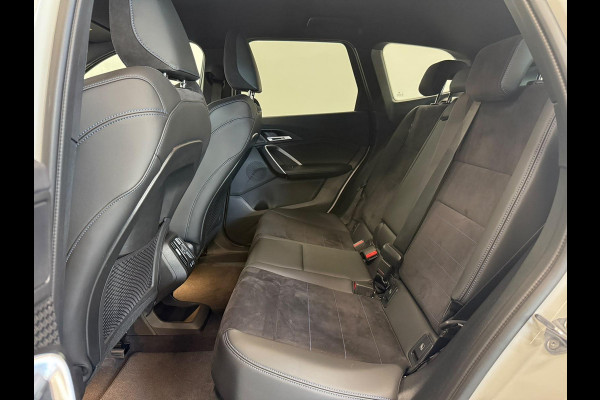 BMW iX1 eDrive20 67 kWh M Sport Edition 204pk Camera PDC Stoelverwarming Navi Hifi 18 inch M Velgen Adaptief M Onderstel