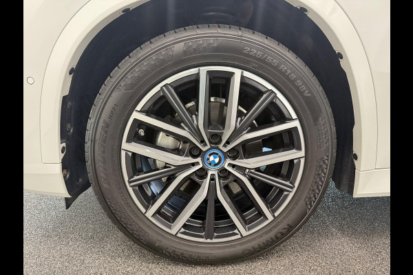 BMW iX1 eDrive20 67 kWh M Sport Edition 204pk Camera PDC Stoelverwarming Navi Hifi 18 inch M Velgen Adaptief M Onderstel