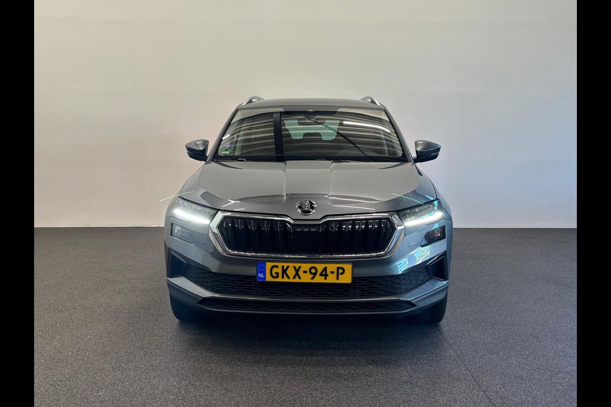 Škoda Karoq 1.5 TSI 150pk DSG Style Navigatie Apple Carplay/Android Auto Parkeersensoren Camera Adaptive Cruise Control Elektrische achterklep Wegklapbare trekhaak Stoel- en stuurverwarming Ledverlichting Virtual Cockpit Climate Control