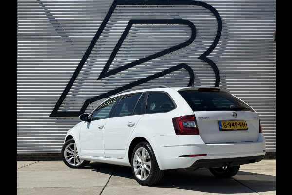 Škoda Octavia Combi 1.4 TSI Greentech Style Business 1e Eigenaar|Trekhaak|Cruise|Carplay|Stoelverw|PDC V+A|Navi|Clima|APK tot 03-2027