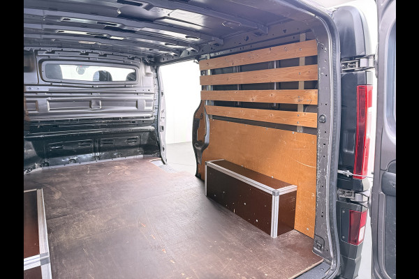 Renault Trafic 1.6dCi T29 L2H1 3-Persoons Trekhaak Euro 6 Navi Airco Cruise Control Bluetooth Pdc Comfort Regen-Lichtsensor Betonplex Vloer Lat om Lat Wandbetimmering Schuifdeur 2.000KG Trekgewicht Origineel Nederlandse Auto