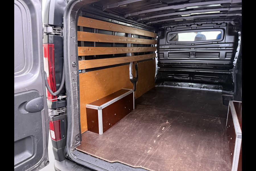 Renault Trafic 1.6dCi T29 L2H1 3-Persoons Trekhaak Euro 6 Navi Airco Cruise Control Bluetooth Pdc Comfort Regen-Lichtsensor Betonplex Vloer Lat om Lat Wandbetimmering Schuifdeur 2.000KG Trekgewicht Origineel Nederlandse Auto