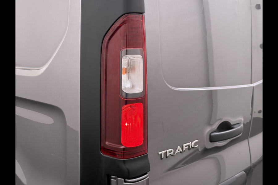 Renault Trafic 1.6dCi T29 L2H1 3-Persoons Trekhaak Euro 6 Navi Airco Cruise Control Bluetooth Pdc Comfort Regen-Lichtsensor Betonplex Vloer Lat om Lat Wandbetimmering Schuifdeur 2.000KG Trekgewicht Origineel Nederlandse Auto