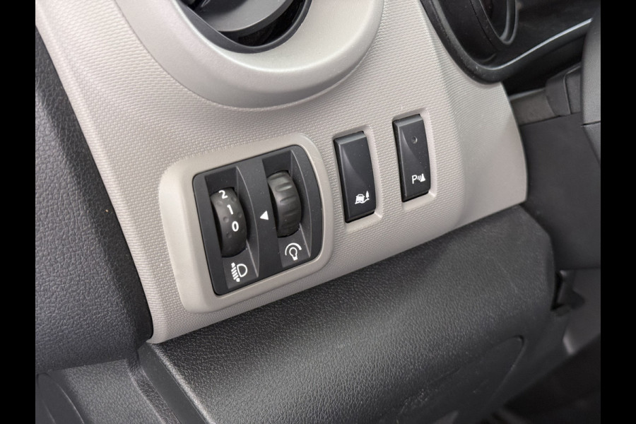 Renault Trafic 1.6dCi T29 L2H1 3-Persoons Trekhaak Euro 6 Navi Airco Cruise Control Bluetooth Pdc Comfort Regen-Lichtsensor Betonplex Vloer Lat om Lat Wandbetimmering Schuifdeur 2.000KG Trekgewicht Origineel Nederlandse Auto