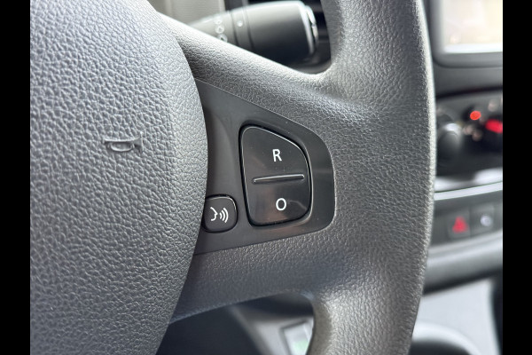 Renault Trafic 1.6dCi T29 L2H1 3-Persoons Trekhaak Euro 6 Navi Airco Cruise Control Bluetooth Pdc Comfort Regen-Lichtsensor Betonplex Vloer Lat om Lat Wandbetimmering Schuifdeur 2.000KG Trekgewicht Origineel Nederlandse Auto