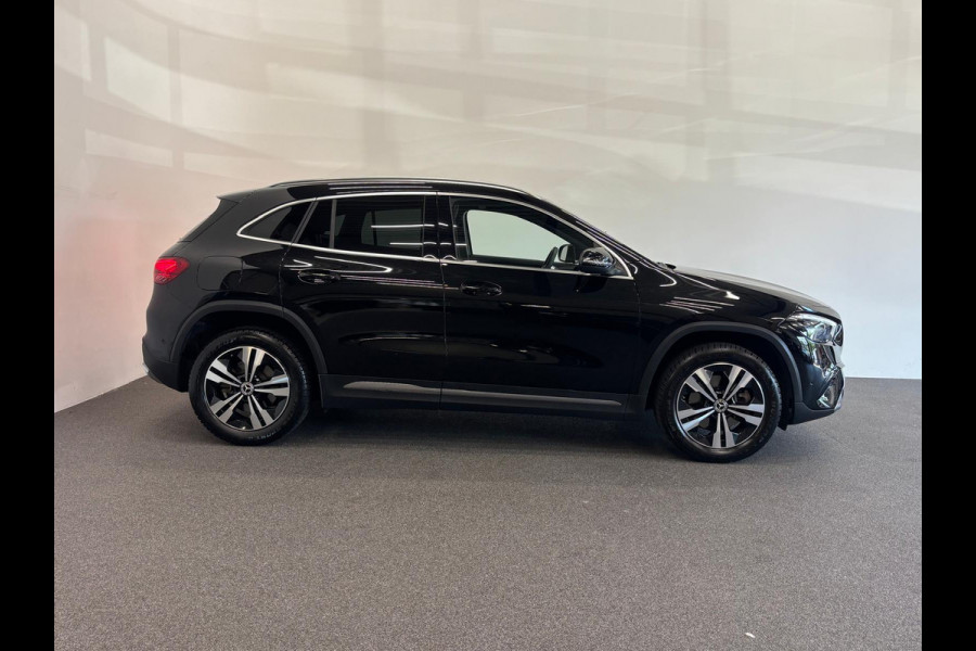Mercedes-Benz GLA 250 e DCT-8 Aut. Business Solution PDC VA + Camera Navi Stoelverwarming Elektrische Klep LED Privacy Glass 11 kW laden