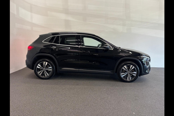 Mercedes-Benz GLA 250 e DCT-8 Aut. Business Solution PDC VA + Camera Navi Stoelverwarming Elektrische Klep LED Privacy Glass 11 kW laden