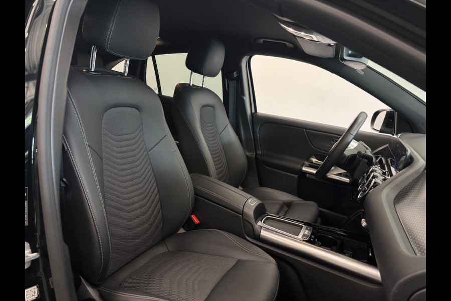 Mercedes-Benz GLA 250 e DCT-8 Aut. Business Solution PDC VA + Camera Navi Stoelverwarming Elektrische Klep LED Privacy Glass 11 kW laden