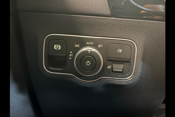 Mercedes-Benz GLA 250 e DCT-8 Aut. Business Solution PDC VA + Camera Navi Stoelverwarming Elektrische Klep LED Privacy Glass 11 kW laden