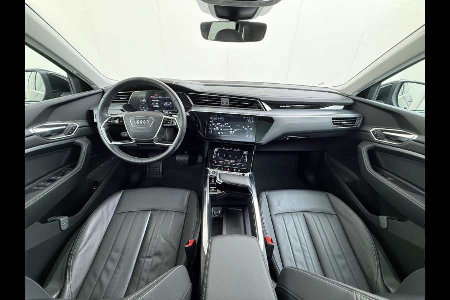 Audi e-tron 55 408PK Quattro Advanced Edition Plus 95kWh SOH 92% Panoramadak Adap.Cruise Camera Leder+Verwarmd Navi Apple Carplay Android Au Elek.Achterklep Privacy Glas Lmv 20" Led Pdc Elek.Stoelen+Memory DAB Origineel Nederlandse Auto