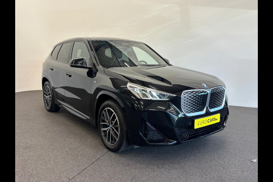 BMW iX1 eDrive20 67 kWh M Sport Edition 204pk Camera PDC Stoelverwarming Navi Hifi 18 inch M Velgen Adaptief M Onderstel