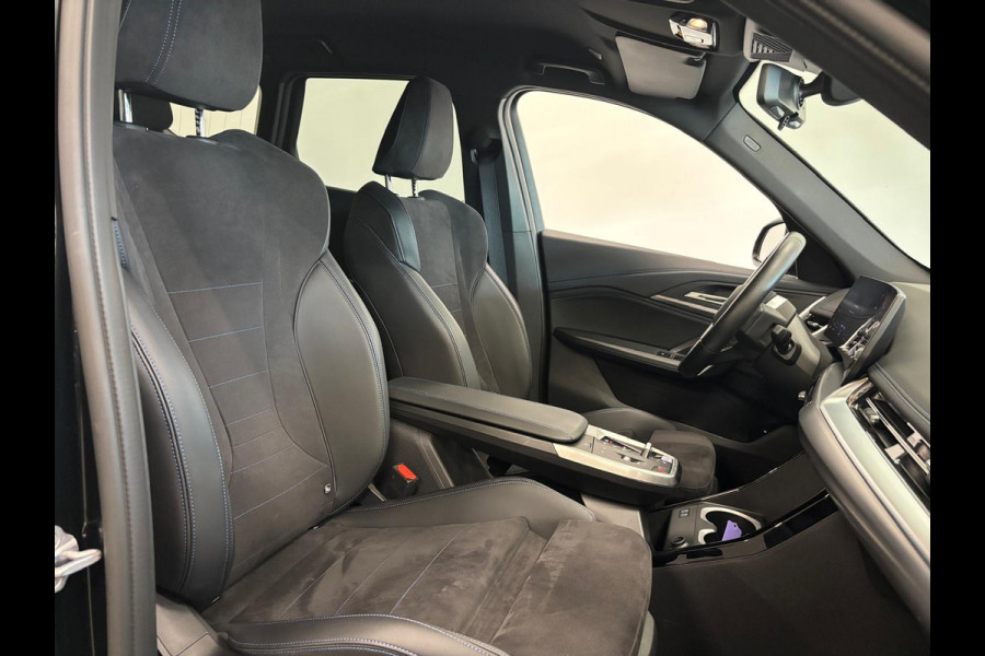 BMW iX1 eDrive20 67 kWh M Sport Edition 204pk Camera PDC Stoelverwarming Navi Hifi 18 inch M Velgen Adaptief M Onderstel