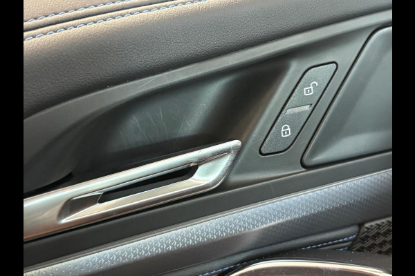 BMW iX1 eDrive20 67 kWh M Sport Edition 204pk Camera PDC Stoelverwarming Navi Hifi 18 inch M Velgen Adaptief M Onderstel