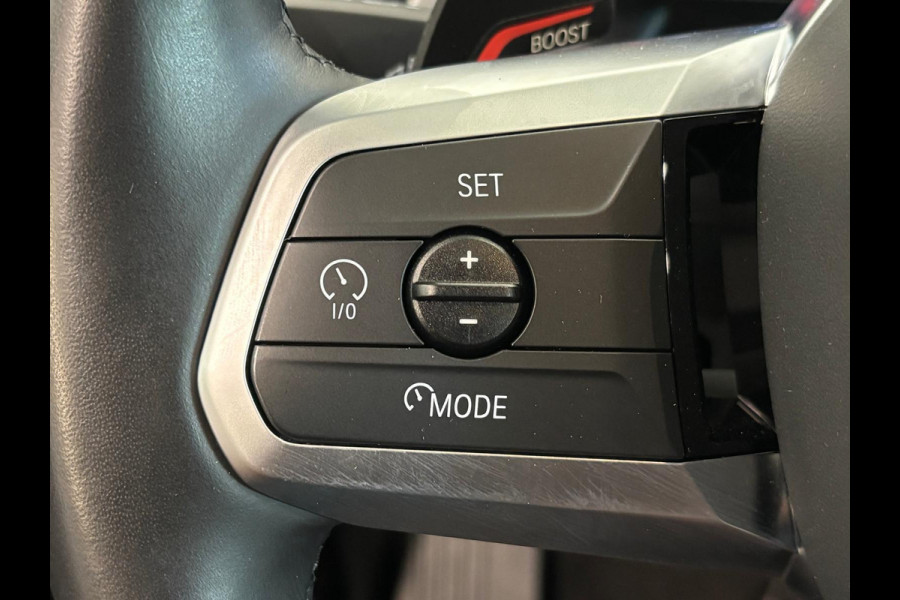 BMW iX1 eDrive20 67 kWh M Sport Edition 204pk Camera PDC Stoelverwarming Navi Hifi 18 inch M Velgen Adaptief M Onderstel