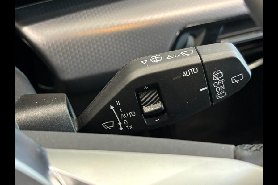 BMW iX1 eDrive20 67 kWh M Sport Edition 204pk Camera PDC Stoelverwarming Navi Hifi 18 inch M Velgen Adaptief M Onderstel