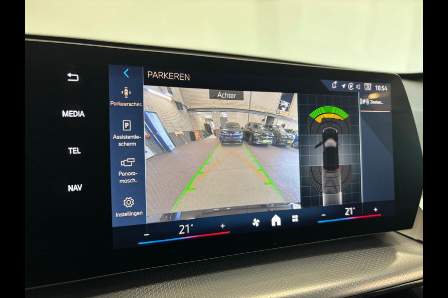 BMW iX1 eDrive20 67 kWh M Sport Edition 204pk Camera PDC Stoelverwarming Navi Hifi 18 inch M Velgen Adaptief M Onderstel