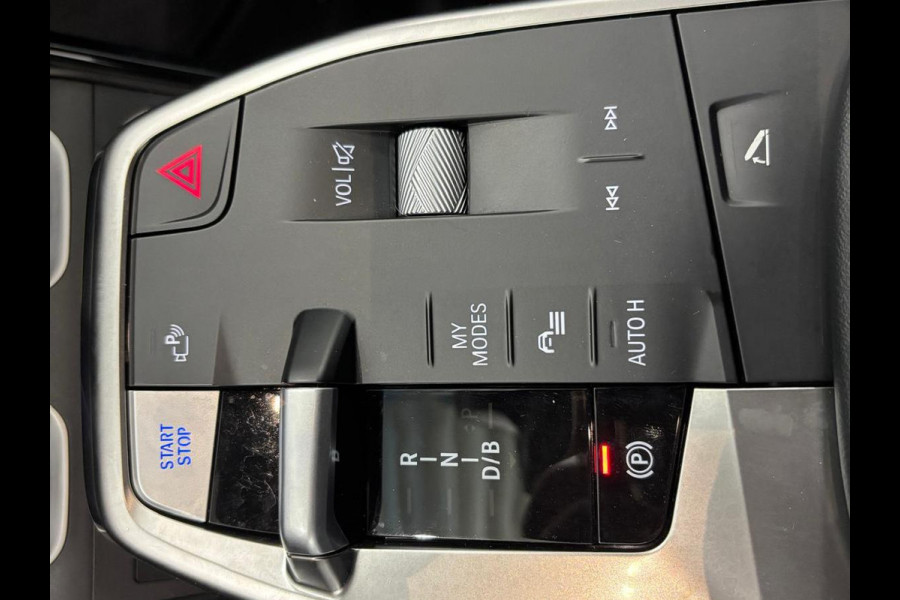 BMW iX1 eDrive20 67 kWh M Sport Edition 204pk Camera PDC Stoelverwarming Navi Hifi 18 inch M Velgen Adaptief M Onderstel