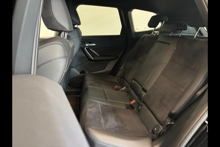 BMW iX1 eDrive20 67 kWh M Sport Edition 204pk Camera PDC Stoelverwarming Navi Hifi 18 inch M Velgen Adaptief M Onderstel